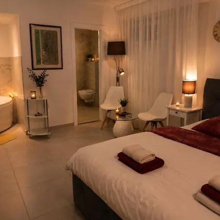 Lägenhet Luxury Saya